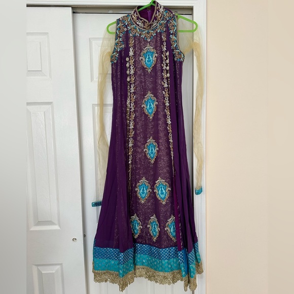 Indian style Pakistani style dress. Purple gold sequin size medium. - Picture 3 of 9